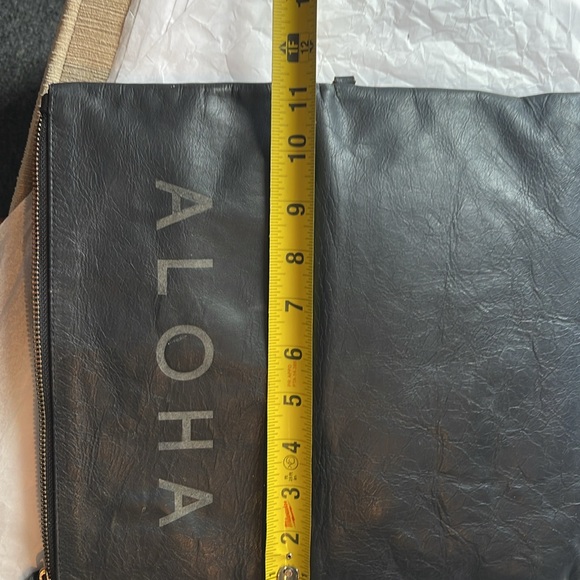 Aloha.  Aloha genuine leather clutch. - Picture 12 of 14